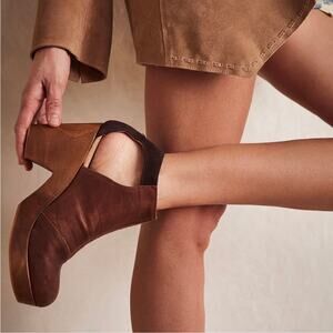 Free People Amber Orchard Clogs Two Tone Brown Leather Boho Classic Size 9.5/ 40